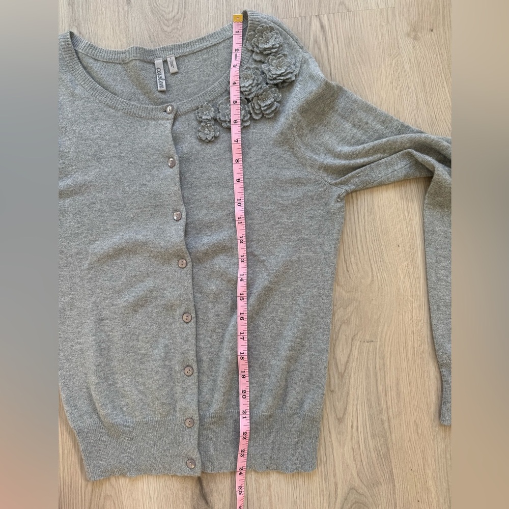 Nordstrom Caslon Gray Floral Button-Up Appliqué Cardigan Sweater Cashmere Size S - Picture 8 of 9